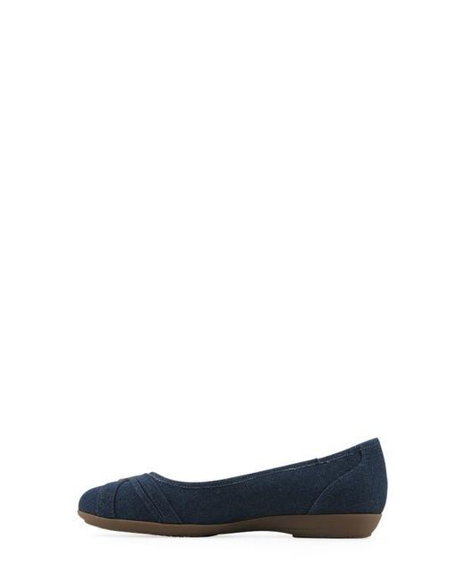 White Mountain Blue Calming Buckle Strap Flat