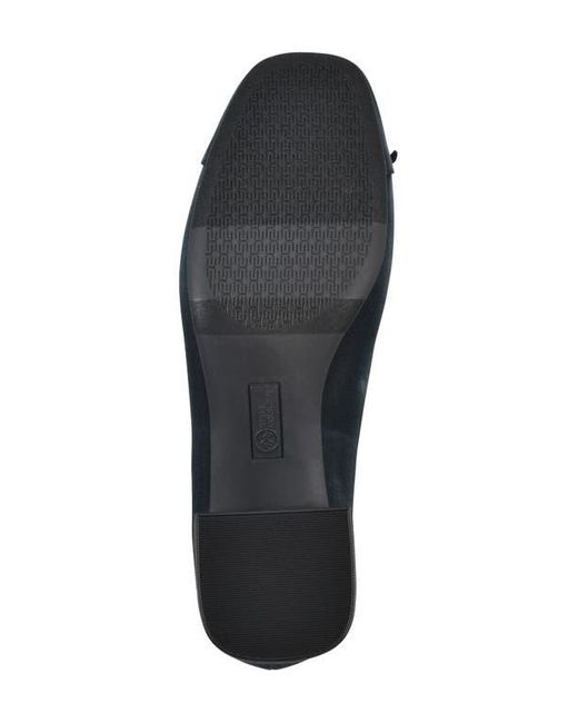 White Mountain Blue Lately Round Toe Pump