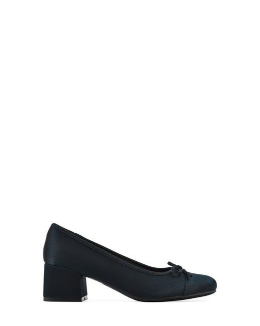 White Mountain Blue Lately Round Toe Pump