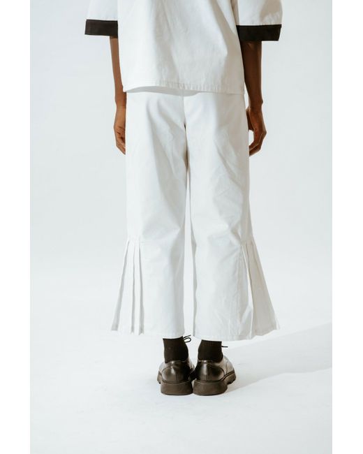 O.22. White Pants With Pleated Sides