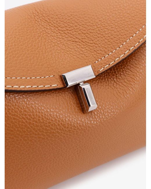 Clutch T-Lock di Totême  in Brown
