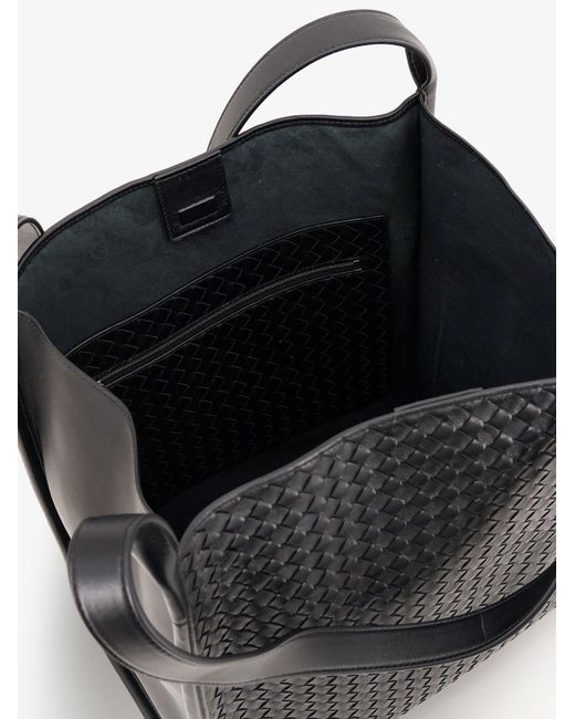 Bottega Veneta Black Corriere Leather Shoulder Bag With Intrecciato Pattern for men
