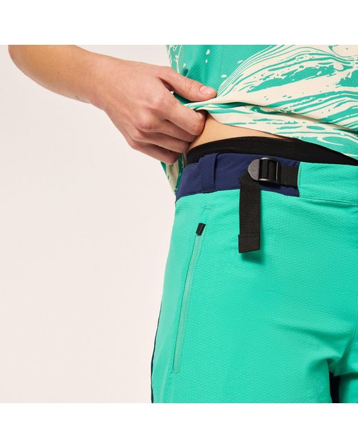 Oakley Green W. Seeker Airline Short