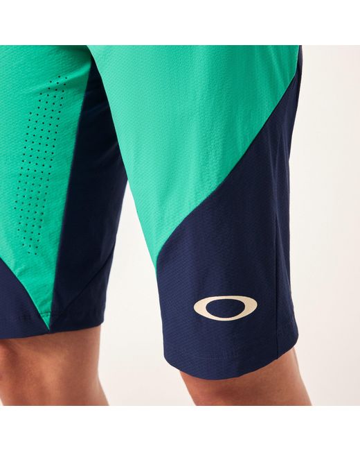Oakley Green W. Seeker Airline Short