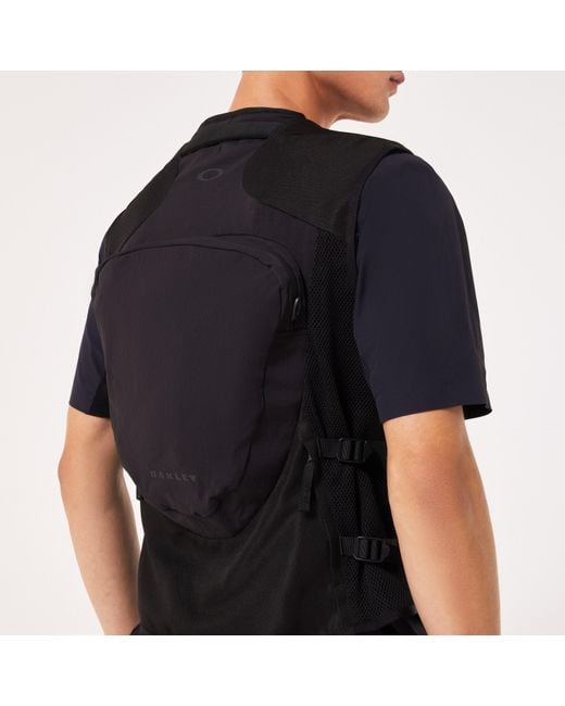 Oakley Black Versatile Multi-Pocket Latitude Flex Vest for men