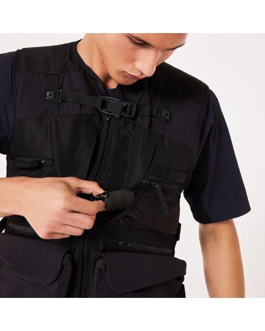 Oakley Black Versatile Multi-Pocket Latitude Flex Vest for men