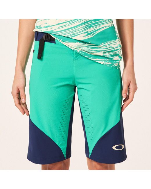 Oakley Green W. Seeker Airline Short