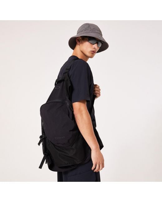 Oakley Black Versatile Multi-Pocket Latitude Flex Vest for men