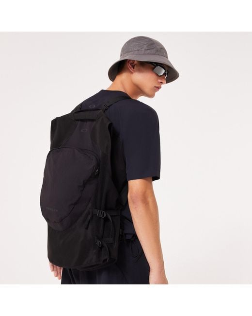 Oakley Black Versatile Multi-Pocket Latitude Flex Vest for men
