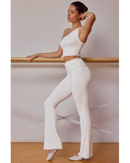 BO+TEE White One-Shoulder Twisted Tank Top