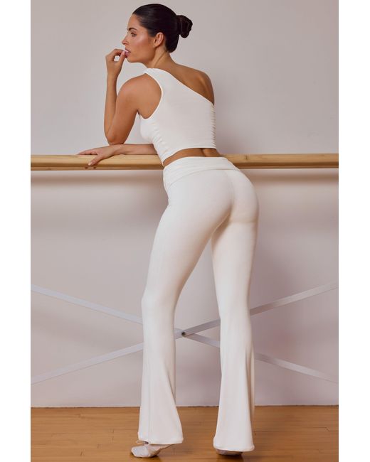 BO+TEE White One-Shoulder Twisted Tank Top