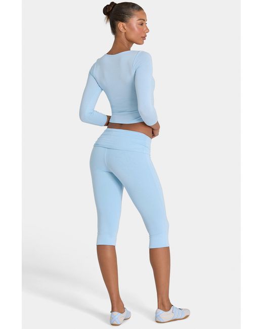 BO+TEE Blue Buttercloud Capri Leggings