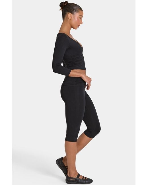 BO+TEE Black Buttercloud Capri Leggings