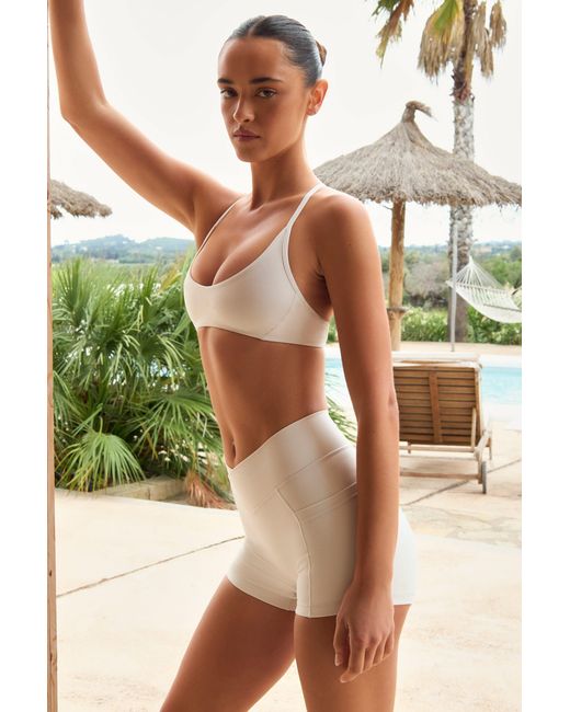 BO+TEE White Soft Active Pocket V-Waist Mini Shorts