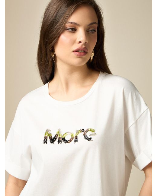 T-shirt con ricamo lettering di Oltre in White