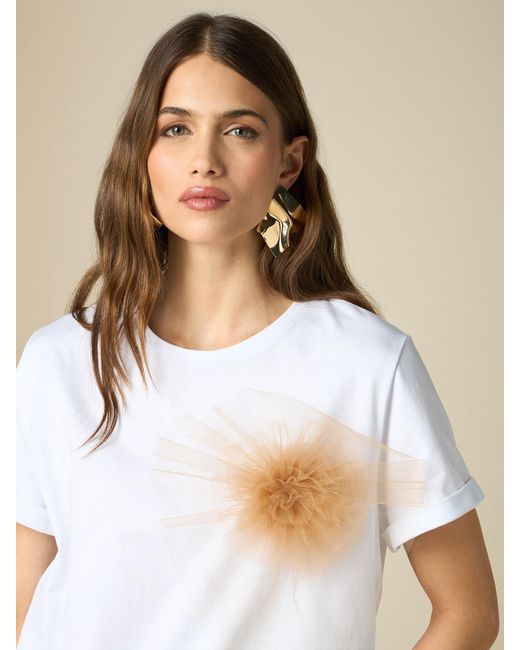 T-shirt con fiore in tulle di Oltre in White