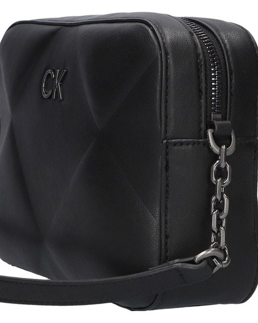 Calvin Klein Black Umhängetasche Re-Lock Quilt Camera Bag Damen