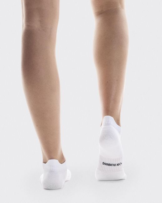 On Shoes White Core Run Sock Low 2P