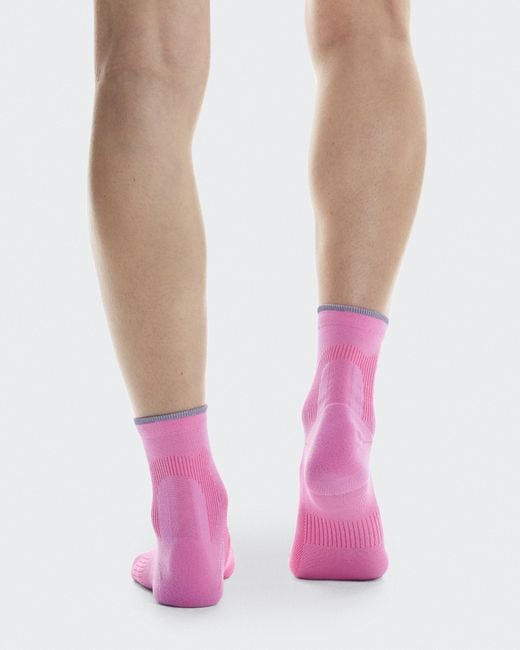 Elite Run Sock Mid On Shoes en coloris Pink