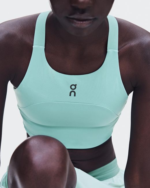 Performance Crop On Shoes en coloris White
