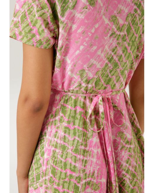 Aniston CASUAL Pink Wickelkleid mit farbharmonischem Batikdruck