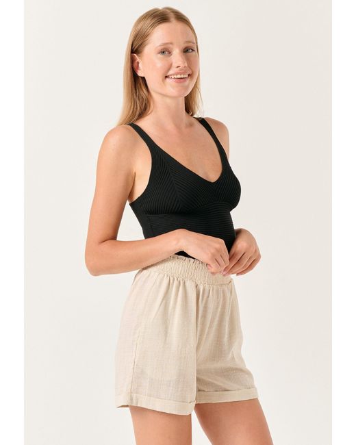 Jimmy Key Black Lockere Passform Hohe Taille Gewebt Shorts