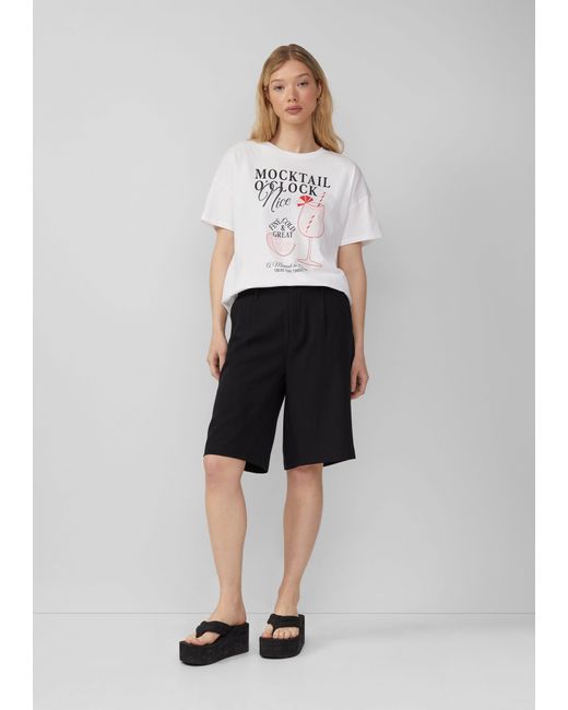 QS White Kurzarmshirt Baumwollshirt mit überschnittener Schulter und Frontprint