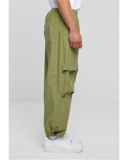 Urban Classics Stoffhose Popline Parachute Pants in Green für Herren