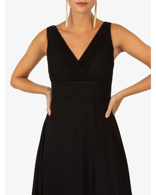 Kraimod Black Abendkleid mit V-ausschnitt vorne und Rückenausschnitt hinten