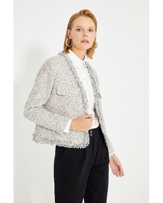Just Like You White Kurzjacke Tweed Jacke mit Quasten detail