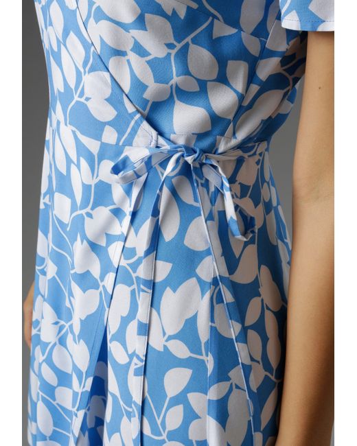 Aniston CASUAL Gray Wickelkleid mit graphischen Blätterdruck