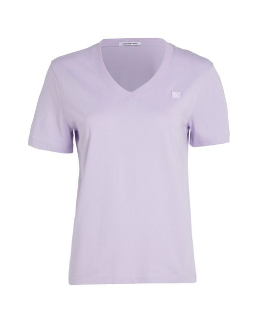 Calvin Klein Purple T-Shirt CK EMBRO BADGE V-NECK TEE mit Logomarkenlabel