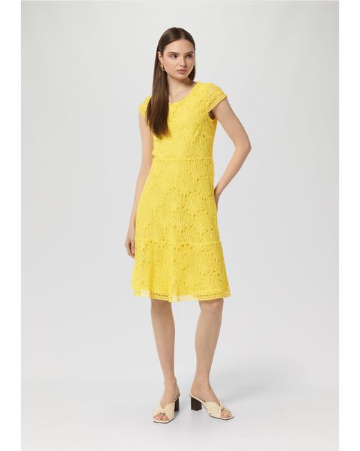 Comma, Yellow Minikleid Kleid aus Spitze mit Rundhalsausschnitt Lochstickerei