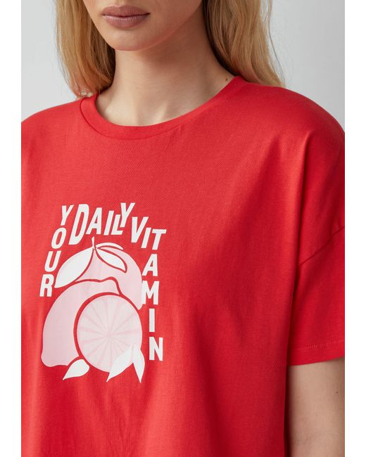 QS Red Kurzarmshirt Baumwollshirt mit überschnittener Schulter und Frontprint