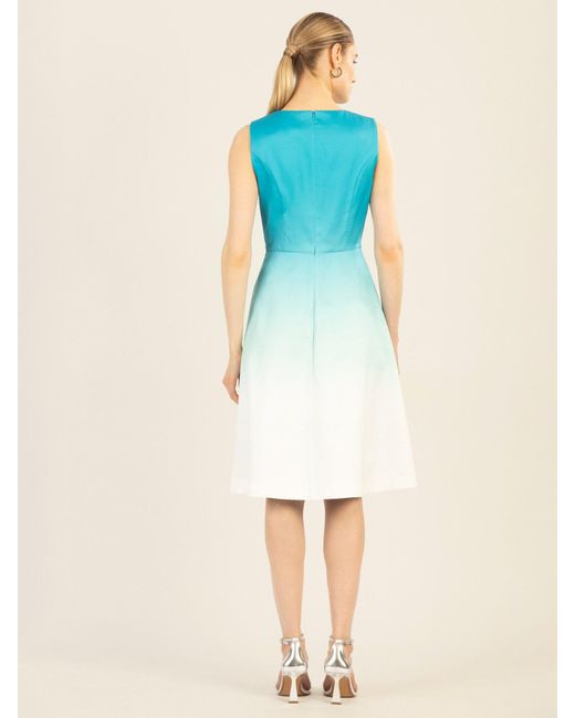 Apart Blue Cocktailkleid aus mattschimmerndem Satin mit Dip-Dye Effekt