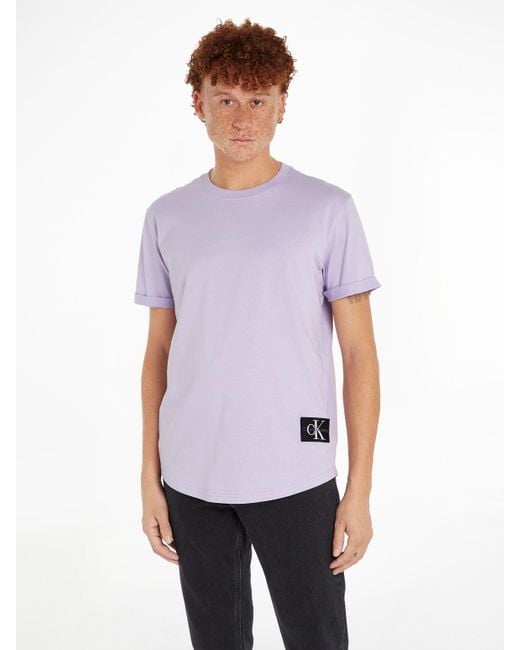 Calvin Klein T-Shirt BADGE TURN UP SLEEVE mit Logopatch in Purple für Herren