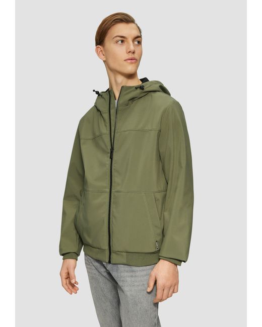QS Allwetterjacke Softshelljacke mit Kapuze und Rippbündchen Teilungsnaht in Green für Herren