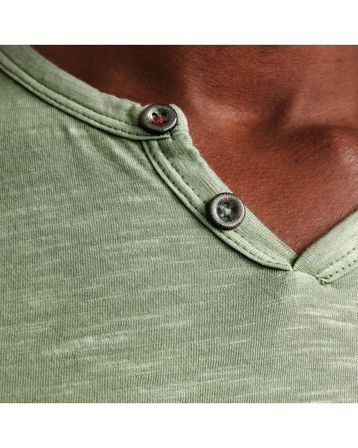 Jack & Jones T-Shirt JJESPLIT Neck Tee SS mit Splitneck-Ausschnitt und zwei Deko-Knöpfen in Green für Herren