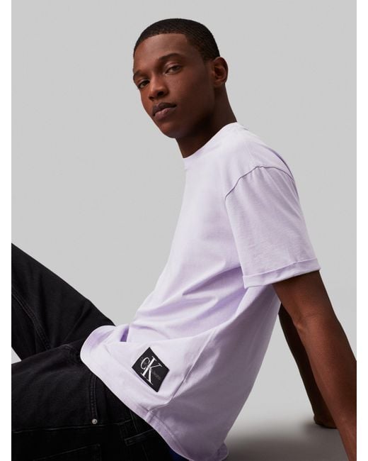Calvin Klein T-Shirt BADGE TURN UP SLEEVE mit Logopatch in Purple für Herren