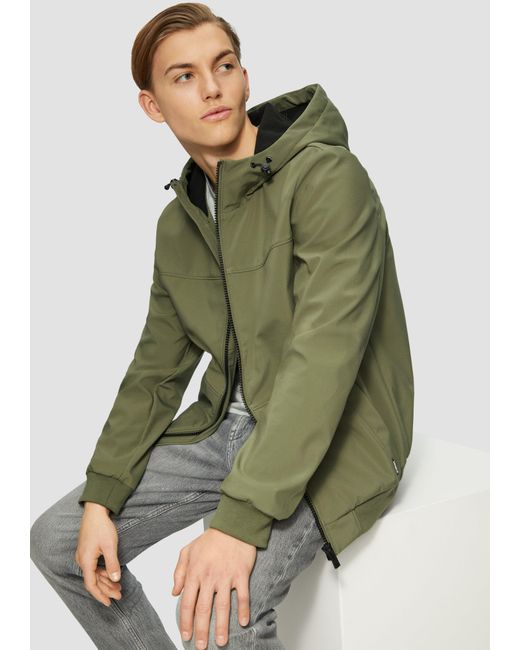 QS Allwetterjacke Softshelljacke mit Kapuze und Rippbündchen Teilungsnaht in Green für Herren