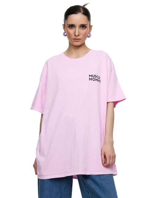 Worldclassca Pink Oversized MOMMY T-Shirt lang Sommer Oberteil PRINT - MUSCLE HOMMY - RUNS ON CAFFINE