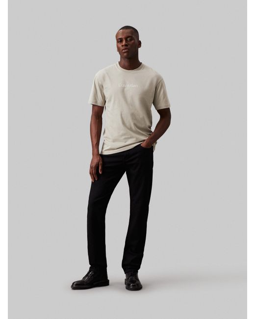 Calvin Klein HERO LOGO COMFORT T-SHIRT mit aufgedrucktem Markenlabel in Natural für Herren