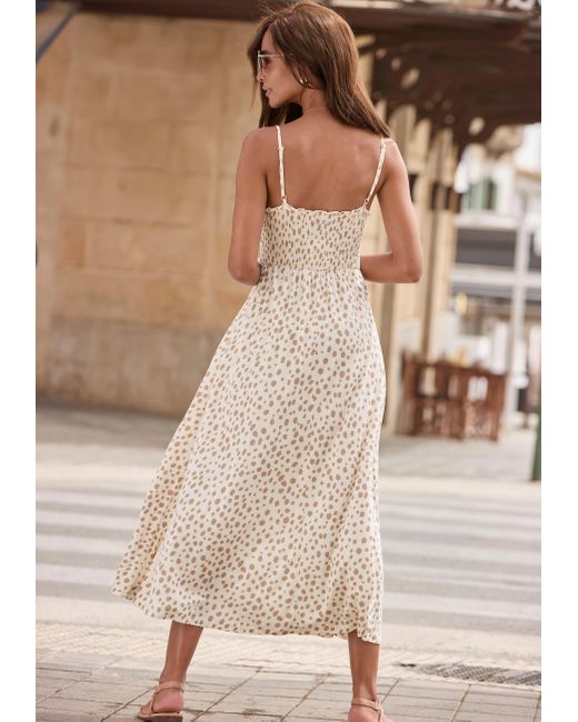 Lascana Natural Midikleid mit gesmoktem Oberteil und Alloverprint, Sommerkleid