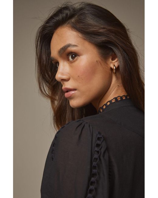 Laura Ashley Black Langarmbluse Bluse mit Spitzenbesatz (1-tlg)