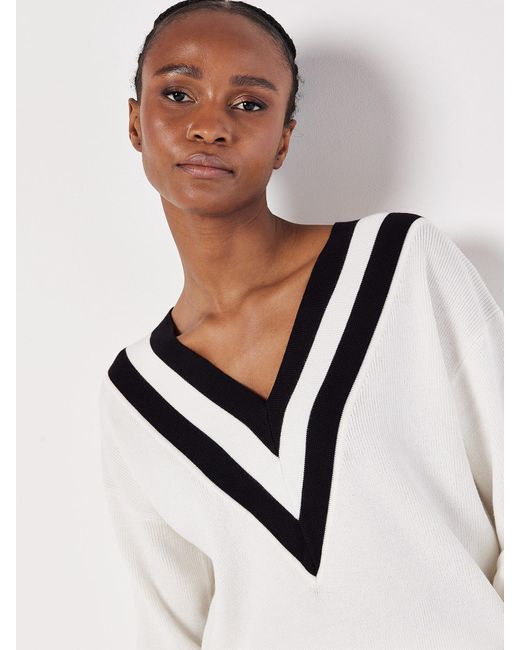 Apricot White V-Ausschnitt-Pullover mit Zopfmuster, (1-tlg) in Chevron-Design