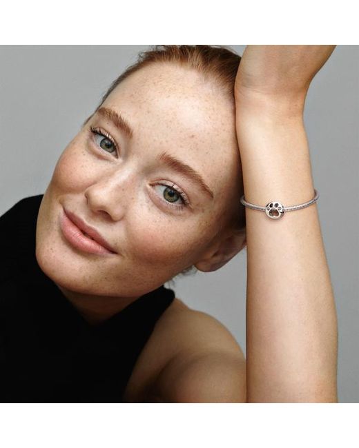 Pandora Opengewerkte Pootafdruk Bedel in het Multicolor