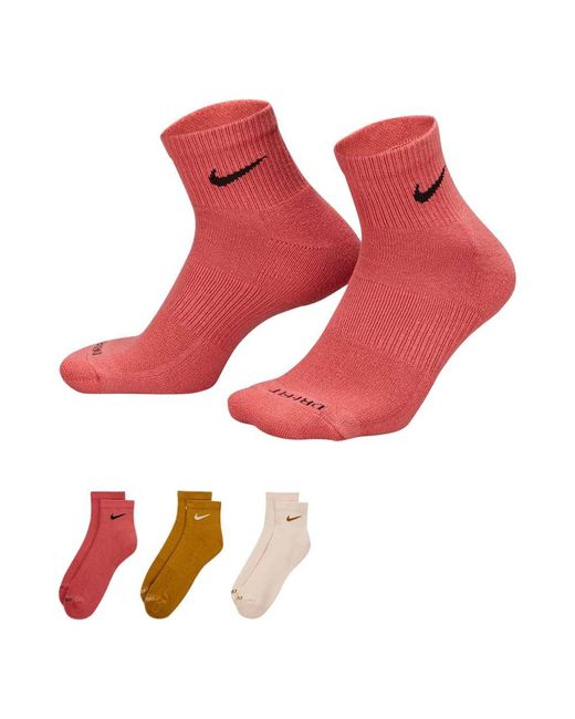 Nike Red 3pk Drifit Cushion 1/4 S Socks 3pk Drifit Cushion 1/4 S Socks