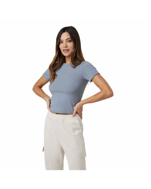 vuori Blue Pose Fitted T-shirt Pose Fitted T-shirt