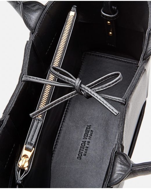 Bottega Veneta Mini Arco Leather Tote Bag in Black | Lyst