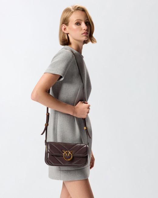 Bolso De Mano Grande Love Bag Box Baguette De Piel Chevrón Pinko de color Brown